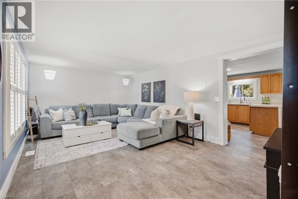 Living room - 1065 Howick Street, Wroxeter, ON N0G2X0 Photo 3