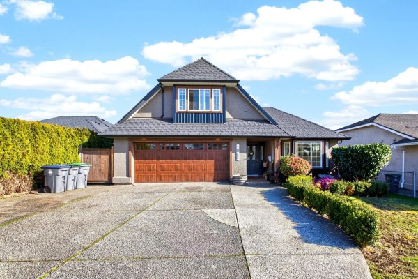 1065 King George Boulevard, Surrey, BC V4A9S7 Photo 2