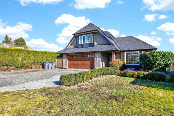 1065 King George Boulevard, Surrey, BC V4A9S7 Photo 3