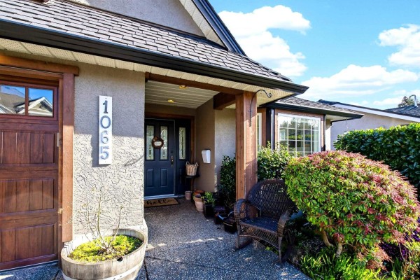 1065 King George Boulevard, Surrey, BC V4A9S7 Photo 4