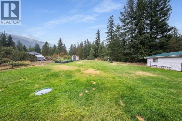 3pc Ensuite bath - 1065 Lower China Creek Road, Castlegar, BC V0G1G0 Photo 4