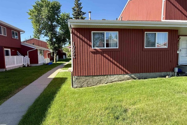 Primary Bedroom - 10654 Beaumaris Rd Nw, Edmonton, AB T5X3N4 Photo 4