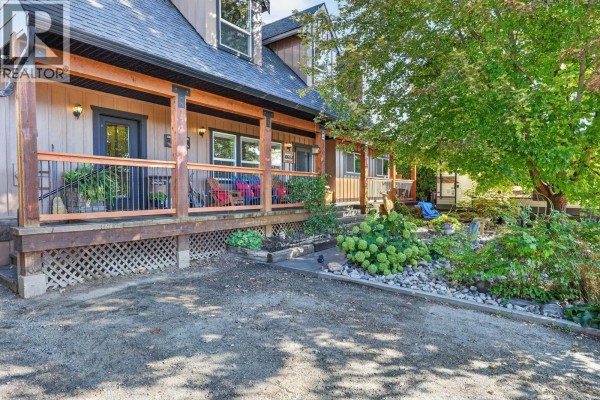 Family room - 10657 Cheryl Road, Lake Country, BC V4V1W3 Photo 2