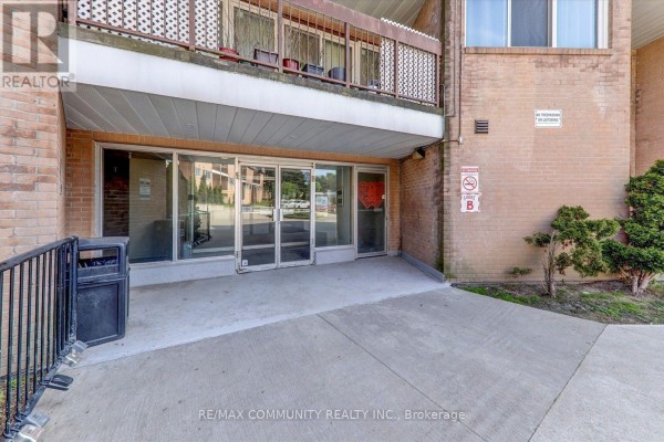 Kitchen - 1067 - 100 Mornelle Court, Toronto, ON M1E4X2 Photo 3