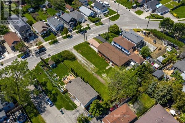 1067 Alexandra Avenue, Mississauga, ON L5E2A1 Photo 4