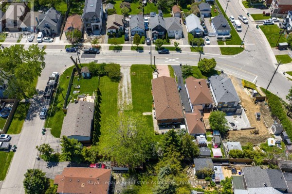 1067 Alexandra Avenue, Mississauga, ON L5E2A1 Photo 5