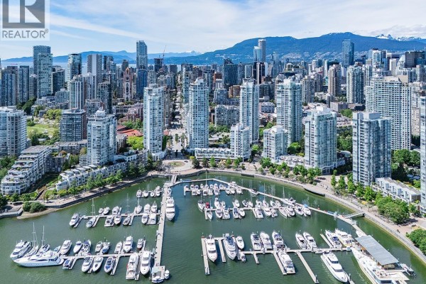 502 1067 Marinaside Crescent, Vancouver, BC, photo 2