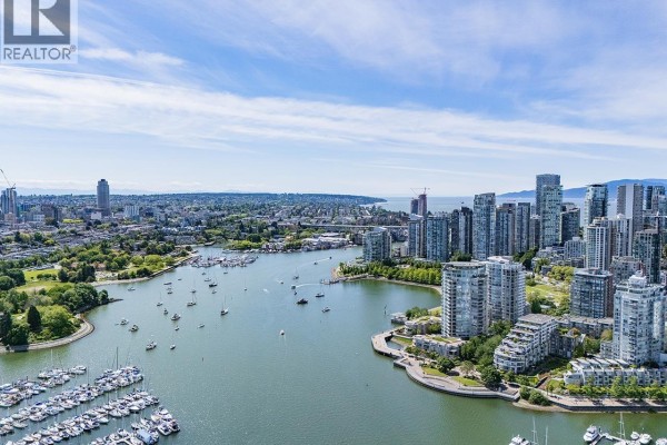 502 1067 Marinaside Crescent, Vancouver, BC, photo 3