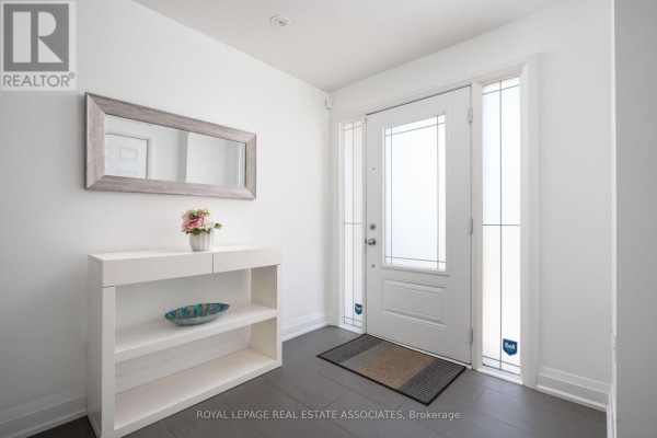 Pantry - 1067 Shaw Drive, Mississauga, ON L5G3Z3 Photo 4