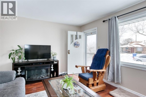 Laundry room - 1067 St. Louis, Windsor, ON N8S2K9 Photo 4