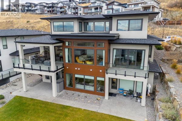 1068 Clarance Avenue, Kelowna, BC, photo 3