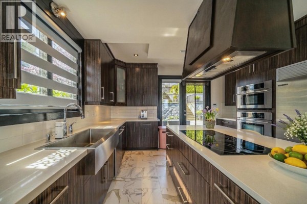 1068 Holdom Avenue, Burnaby, BC, photo 3
