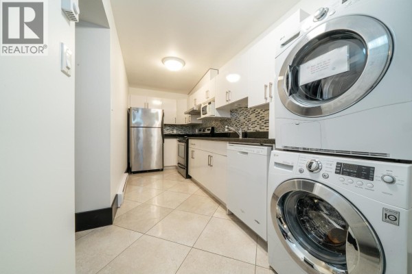 1068 Holdom Avenue, Burnaby, BC V5B3V6 Photo 5