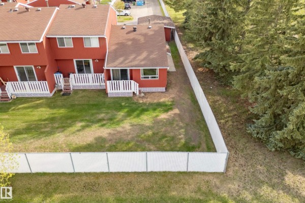 Primary Bedroom - 10688 Beaumaris Rd Nw, Edmonton, AB T5X3N4 Photo 4