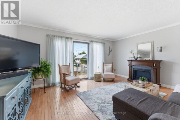 1069 Alexandra Avenue, Mississauga, ON L5E2A1 Photo 5