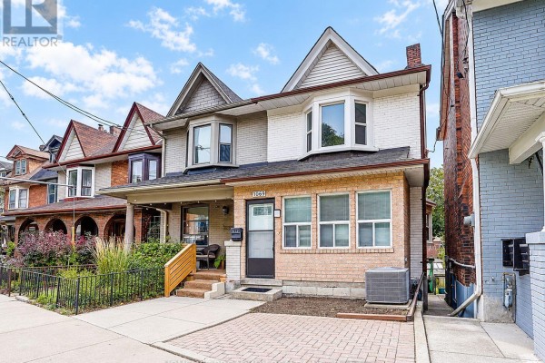 Kitchen - 1069 Davenport Road, Toronto, ON M6G2C2 Photo 2