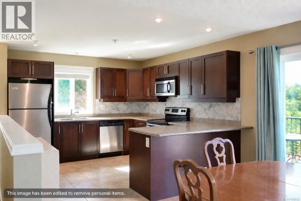 Living room - 1069 Fitzgerald Rd, Shawnigan Lake, BC V8H2H8 Photo 3