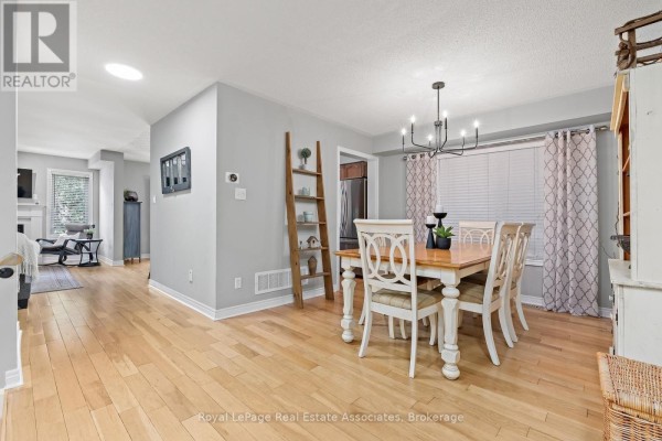 Bedroom 2 - 1069 Knotty Pine Grove, Mississauga, ON L5W1J6 Photo 5