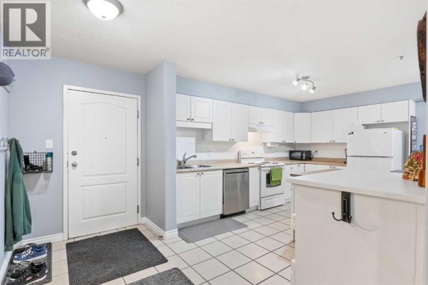 Kitchen - 106a, 5101 18 Street, Lloydminster, AB T9V2G7 Photo 3