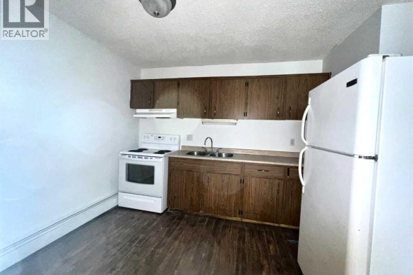 Bedroom - 107, 114 Mount Pleasant Drive, Camrose, AB T4V2M7 Photo 4