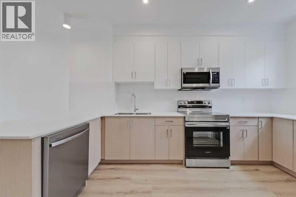 Bedroom - 107, 3550 45 Street Sw, Calgary, AB T3E3V2 Photo 5