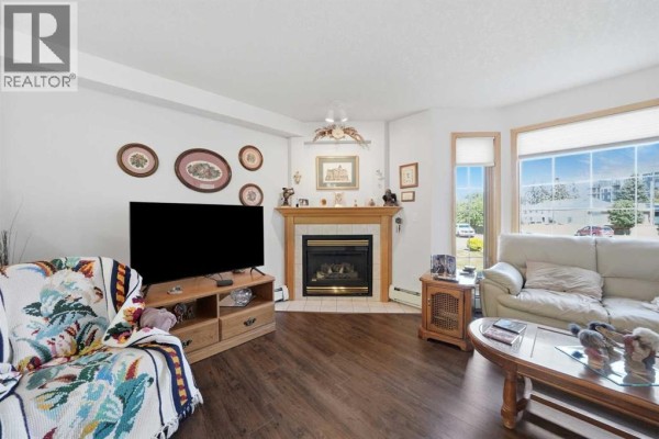 Primary Bedroom - 107, 4805 45 Street, Red Deer, AB T4N7A9 Photo 4
