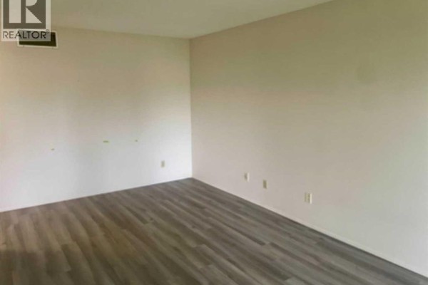107, 75 Temple Boulevard W, Lethbridge, AB, photo 2