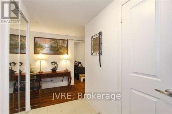 Dining room - 107 - 12 Woodstream Boulevard, Vaughan, ON L4L8C3 Photo 2