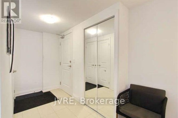 Living room - 107 - 12 Woodstream Boulevard, Vaughan, ON L4L8C3 Photo 3