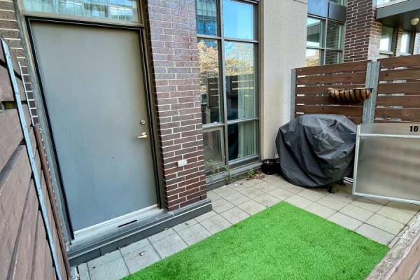 Living room - 107 - 15 Brunel Court, Toronto, ON M5V3Y7 Photo 2