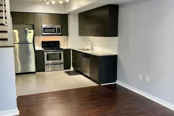 107 - 15 Brunel Court, Toronto, ON M5V3Y7 Photo 5