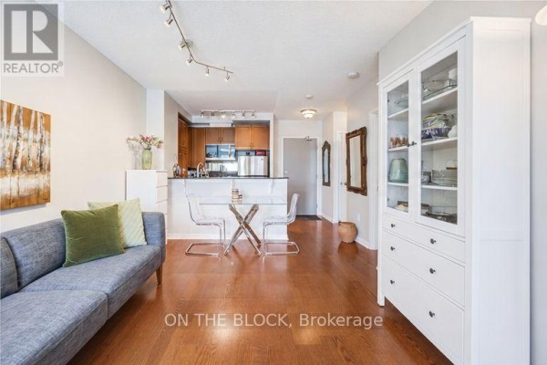 107 - 2495 Dundas Street W, Toronto, ON, photo 3