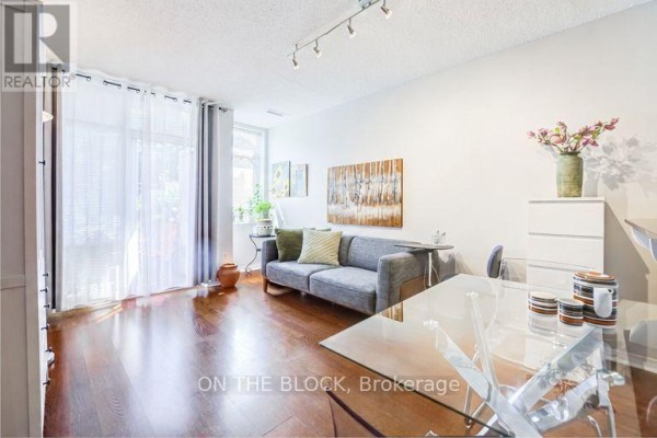 Kitchen - 107 - 2495 Dundas Street W, Toronto, ON M6P1X4 Photo 4