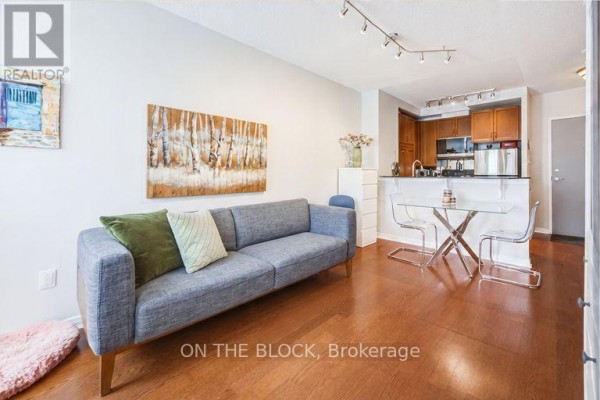 107 - 2495 Dundas Street W, Toronto, ON M6P1X4 Photo 5