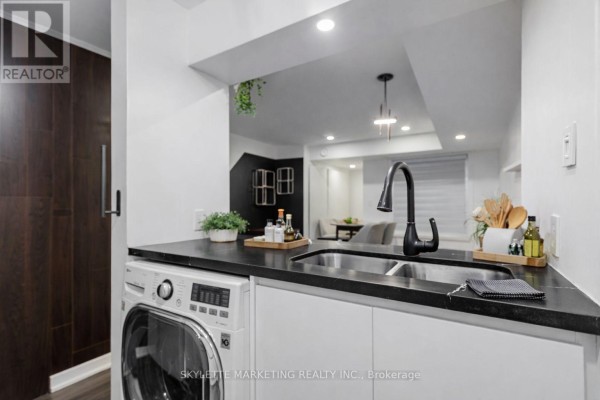 Kitchen - 107 - 3 Everson Drive, Toronto, ON M2N7C2 Photo 3