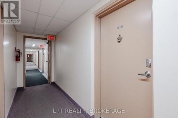 Primary Bedroom - 107 - 310 Kingsdale Avenue, Kingston, ON K7M8S1 Photo 4
