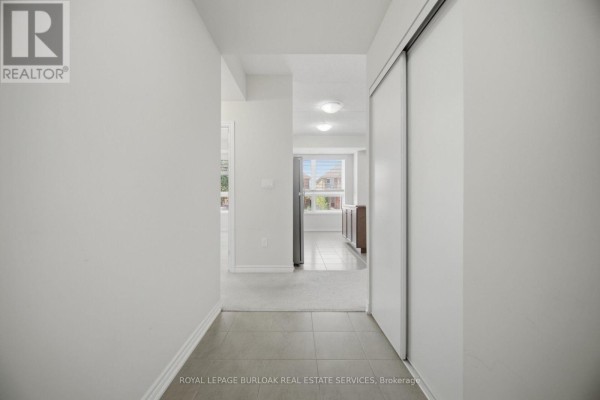 Living room - 107 - 650 Sauve Street, Milton, ON L9T9A8 Photo 5