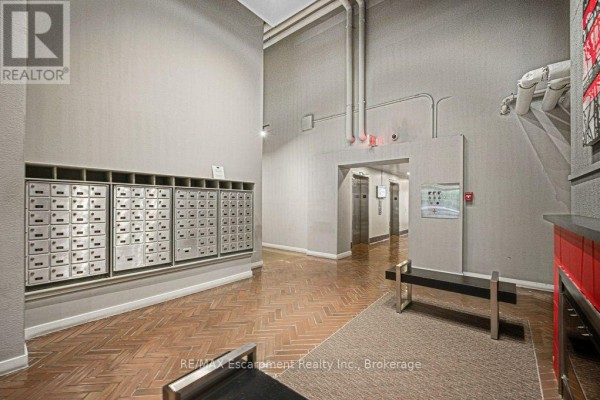 Bathroom - 107 - 66 Bay Street S, Hamilton, ON L8P4Z6 Photo 4