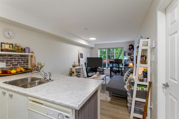 107 14877 100 Avenue, Surrey, BC, photo 2