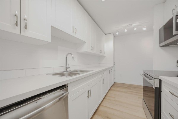 107 15020 North Bluff Road, White Rock, BC V4B5A4 Photo 4