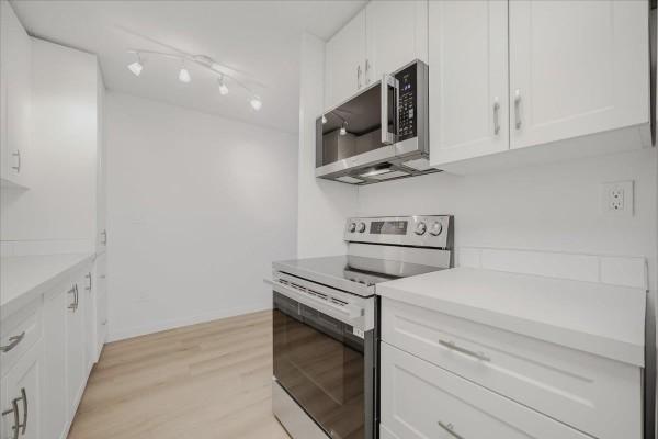 107 15020 North Bluff Road, White Rock, BC V4B5A4 Photo 5