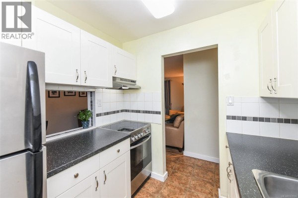 Kitchen - 107 175 Centennial Dr, Courtenay, BC V9N7M4 Photo 5