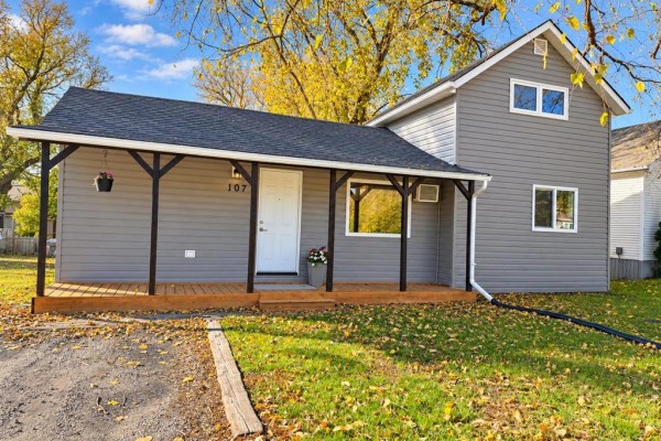 107 1st Street Sw, Altona