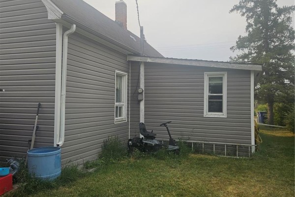 Kitchen - 107 2nd Street S, Cabri, SK S0N0J0 Photo 2