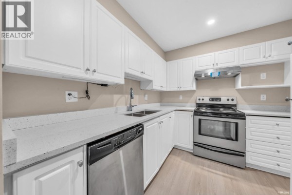 107 515 Whiting Way, Coquitlam, BC V3J7W9 Photo 3