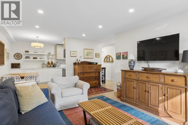 107 809 W 16th Street, North Vancouver, BC V7P1R2 Photo 4