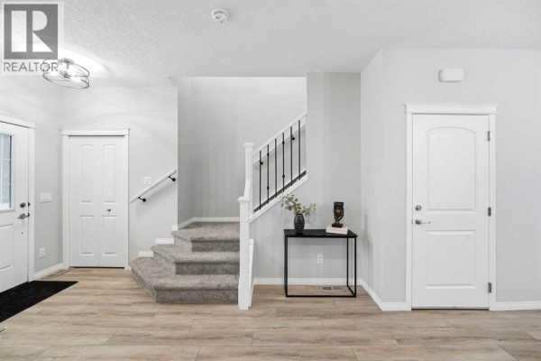 107 Aquila Drive Nw, Calgary, AB, photo 3