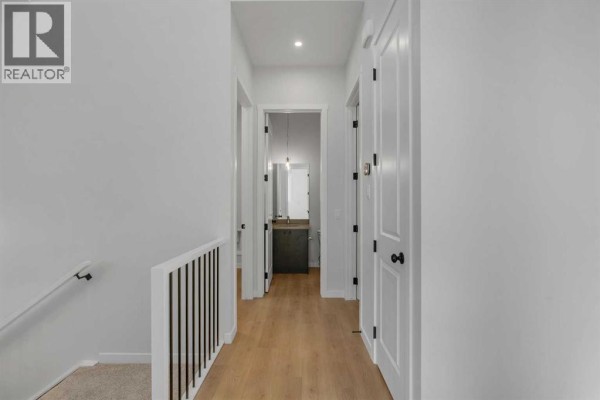5pc Bathroom - 107 Bartlett Row Se, Calgary, AB T3M2N8 Photo 5