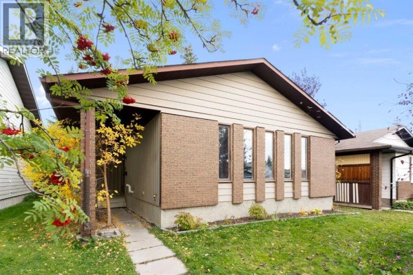 Kitchen - 107 Bermuda Close Nw, Calgary, AB T3K1G4 Photo 2