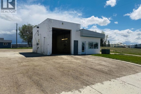 107 Centre Street, Enchant, AB T0K0V0 Photo 2